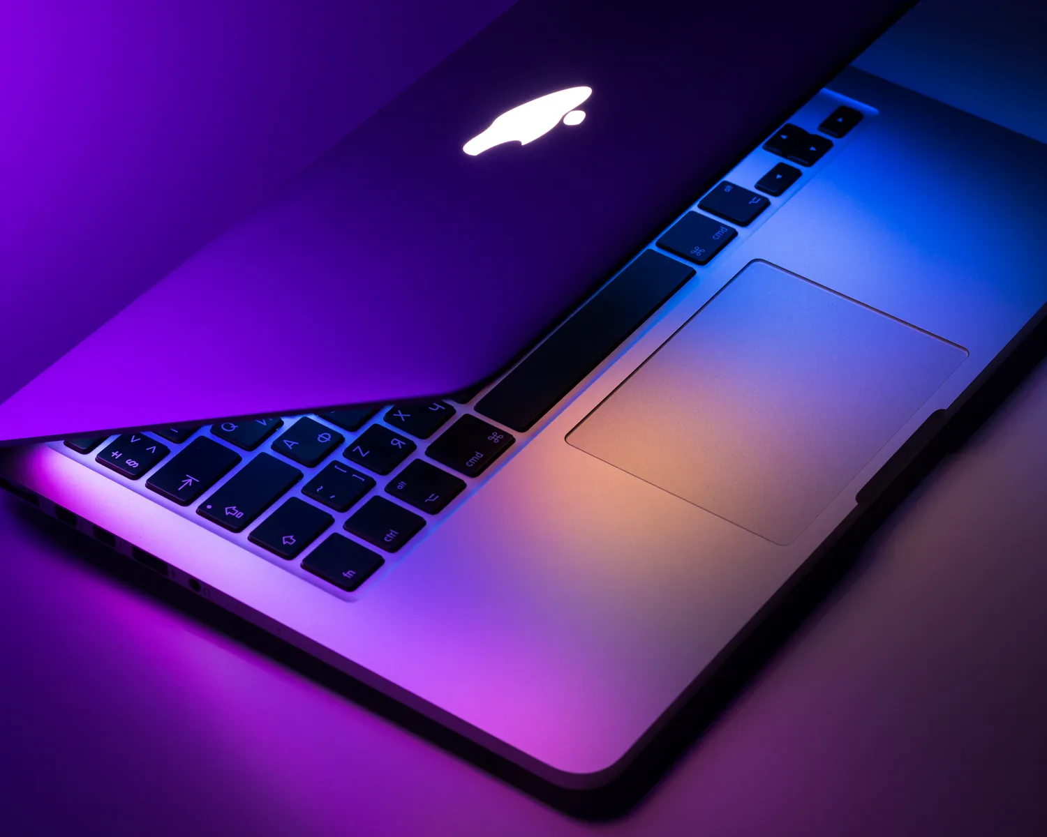 Computador com Windows em uma mesa